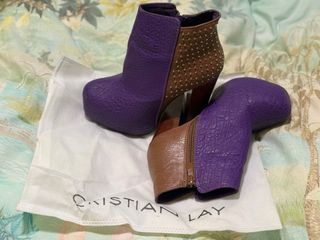 Botines tacón Cristian Lay morado y marrón