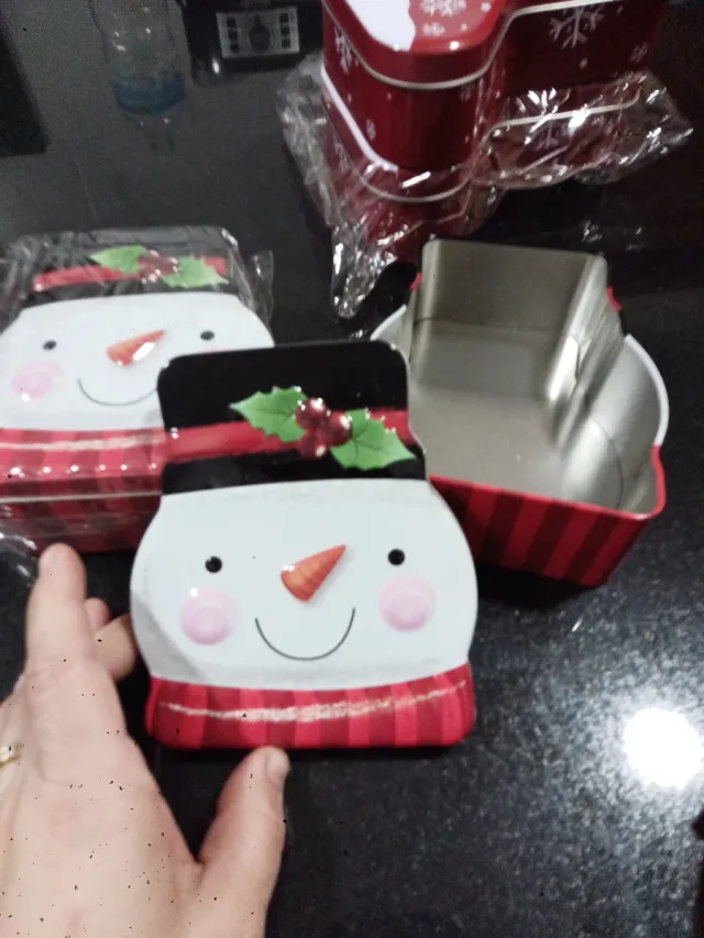 Scatola di latta a forma di pupazzo di neve