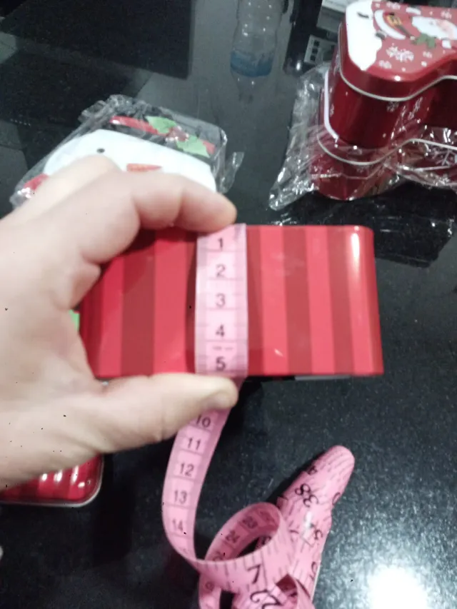 Scatola di latta a forma di pupazzo di neve