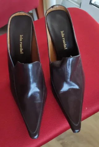 Zapatos de tacón Lola Rueda marrones