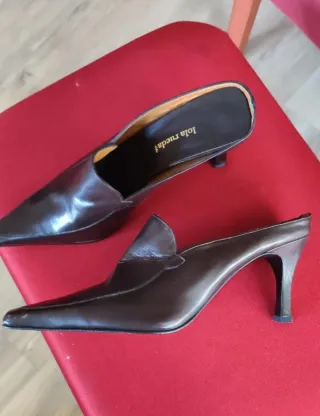 Zapatos de tacón Lola Rueda marrones