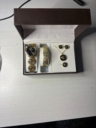 Conjunto Versace Reloj, Pulsera, Collar y Pendient