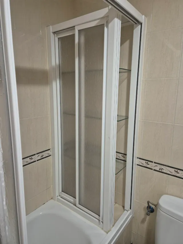 Mamparas correderas para armario de baño