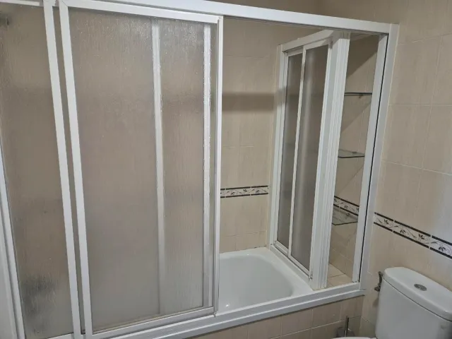 Mamparas correderas para armario de baño