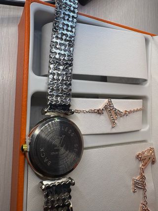 Conjunto Louis Vuitton: Reloj, Pulsera, Collar y A