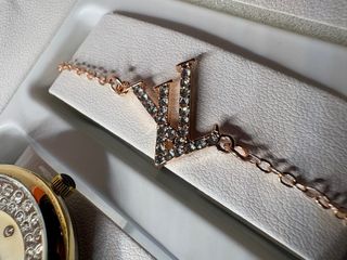 Conjunto Louis Vuitton: Reloj, Pulsera, Collar y A