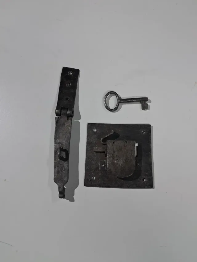 Vecchia serratura in ferro