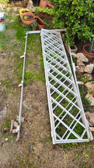 Puerta hierro libro buen estado.