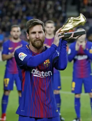 FCB 2017/18. Talla S. MESSI ORIGINAL BOTA DE ORO