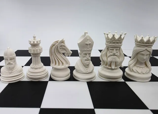 Scacchi Intagliati Re 12cm