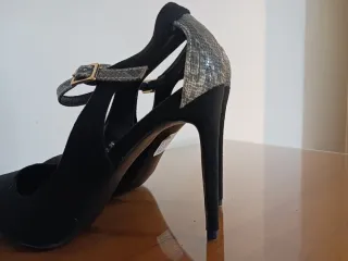 Zapatos de tacón negros sin estrenar