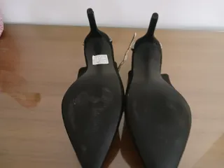 Zapatos de tacón negros sin estrenar
