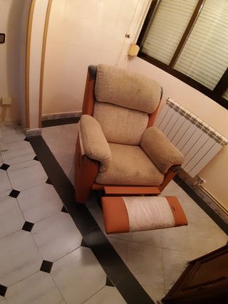 Sofá 3 plazas beige/rosado + sillón relax