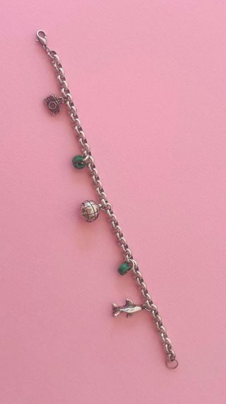 Pulsera plata con charms