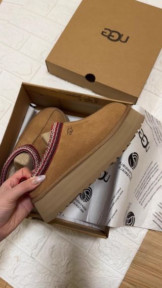 UGG Plataforma Boho Talla 36
