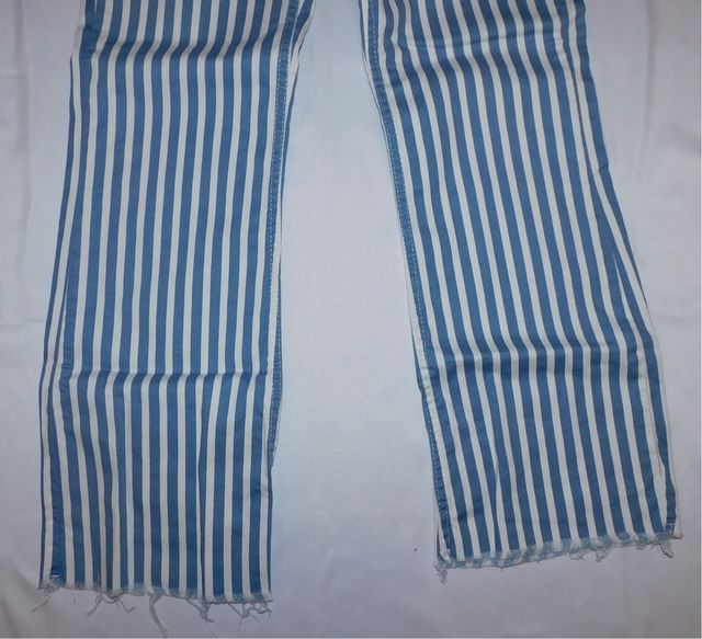 Pantalón vaquero rayas azul y blanco