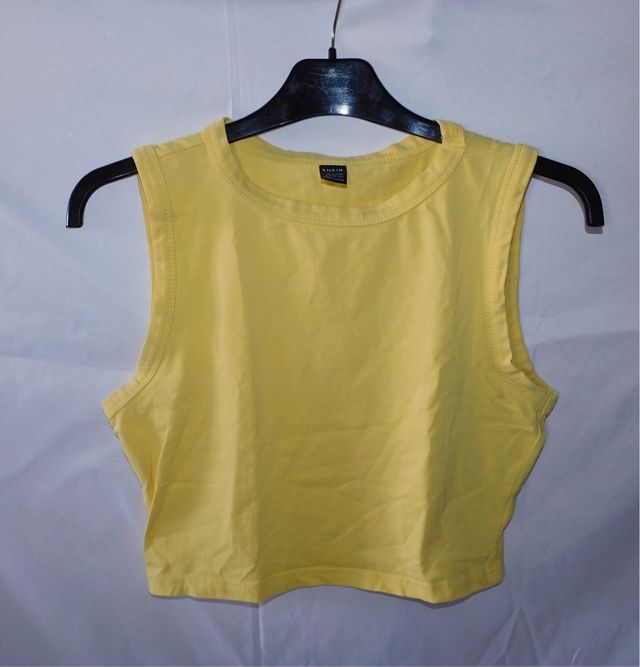 Camiseta SHEIN amarilla sin mangas