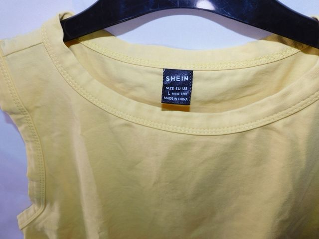 Camiseta SHEIN amarilla sin mangas