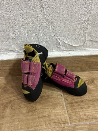 Pies de gato escalada niño.