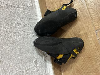 Pies de gato escalada niño.