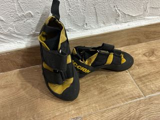 Pies de gato escalada niño.