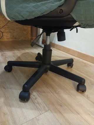 Silla de escritorio oficina verde con ruedas