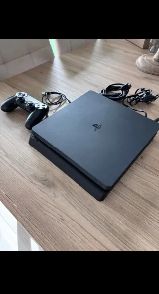 PlayStation 4 Slim Negra