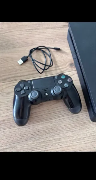 PlayStation 4 Slim Negra