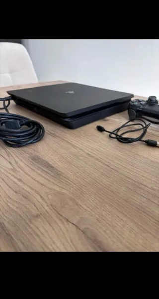 PlayStation 4 Slim Negra