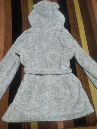 Bata con capucha para mujer