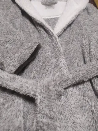 Bata con capucha para mujer