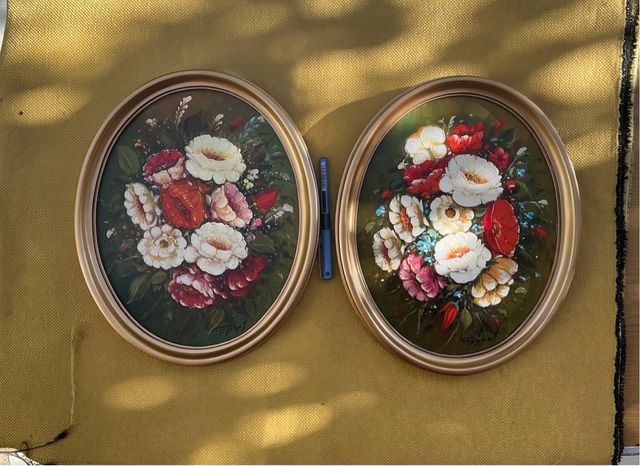 Quadri ovali con fiori vintage