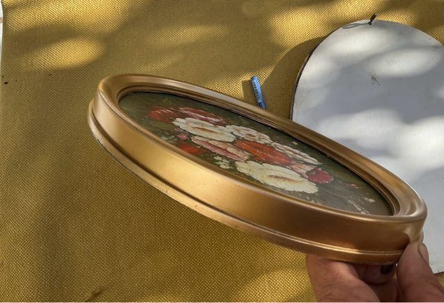 Quadri ovali con fiori vintage