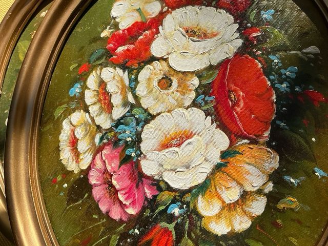 Quadri ovali con fiori vintage