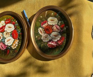Quadri ovali con fiori vintage