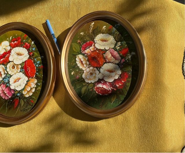 Quadri ovali con fiori vintage
