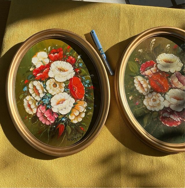Quadri ovali con fiori vintage