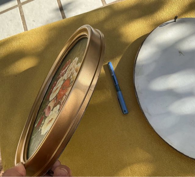 Quadri ovali con fiori vintage