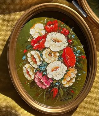 Quadri ovali con fiori vintage