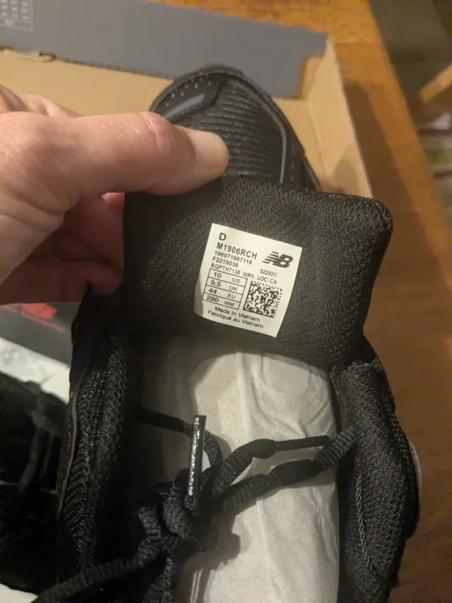 Zapatillas New Balance 1906RCH Negras Talla 44.