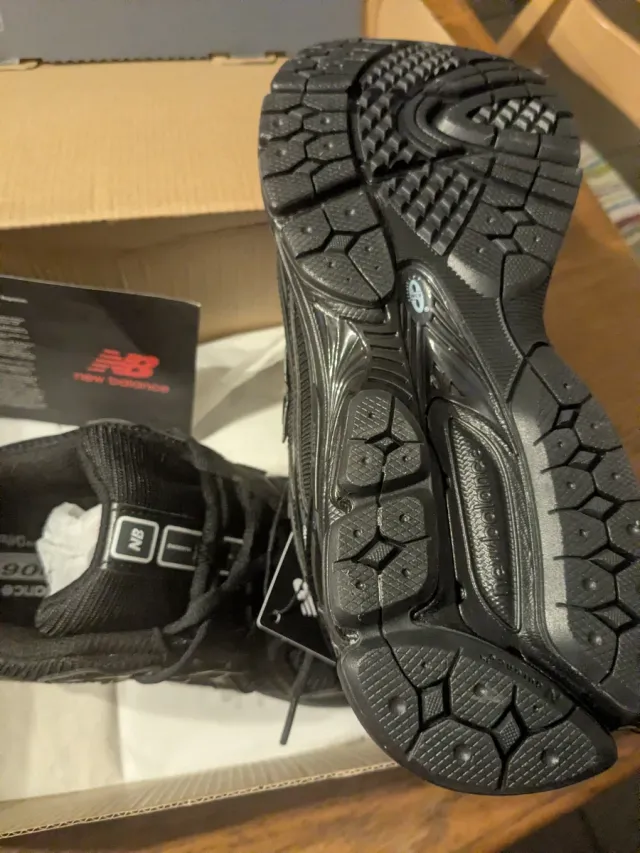 Zapatillas New Balance 1906RCH Negras Talla 44.