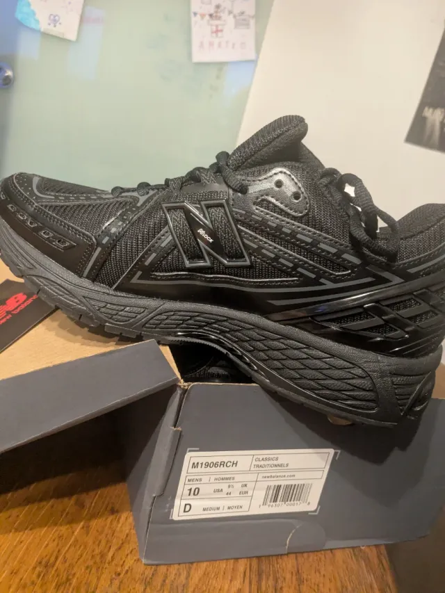 Zapatillas New Balance 1906RCH Negras Talla 44.