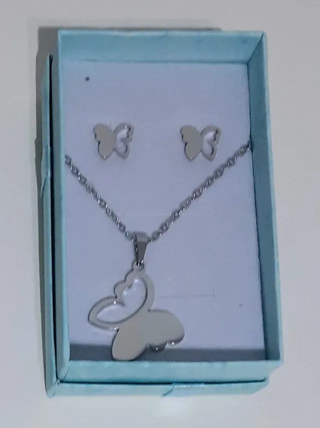 Conjuntos de acero nuevos.