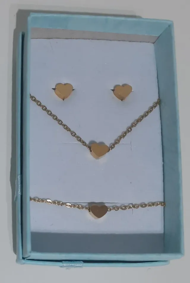 Conjuntos de acero nuevos.