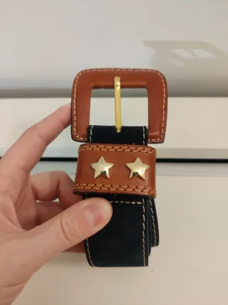 Cinturón azul con estrellas