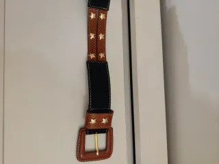 Cinturón azul con estrellas