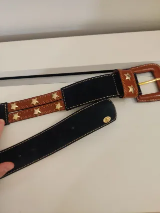 Cinturón azul con estrellas