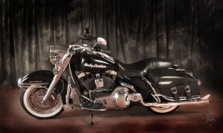 Harley Davidson road king edition 100 anniversary