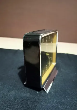 Reloj despertador negro  Polaris