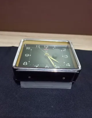 Reloj despertador negro  Polaris